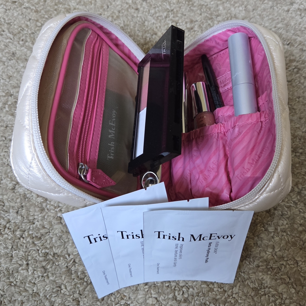 Trish McEvoy Small Champagne Quilted Makeup Planner w New/Unused Makeup